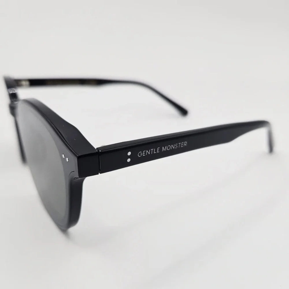 Stylish Black Sunglasses - Picture 3 of 7